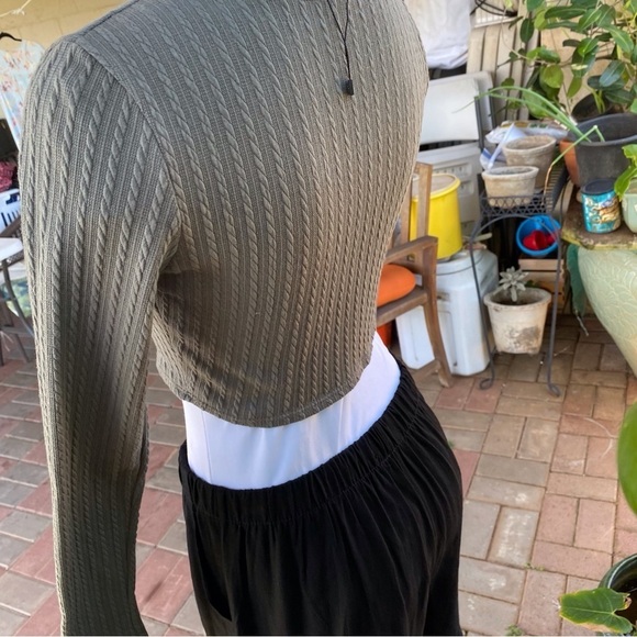 Bnwot like an olive green blouse - Picture 9 of 9